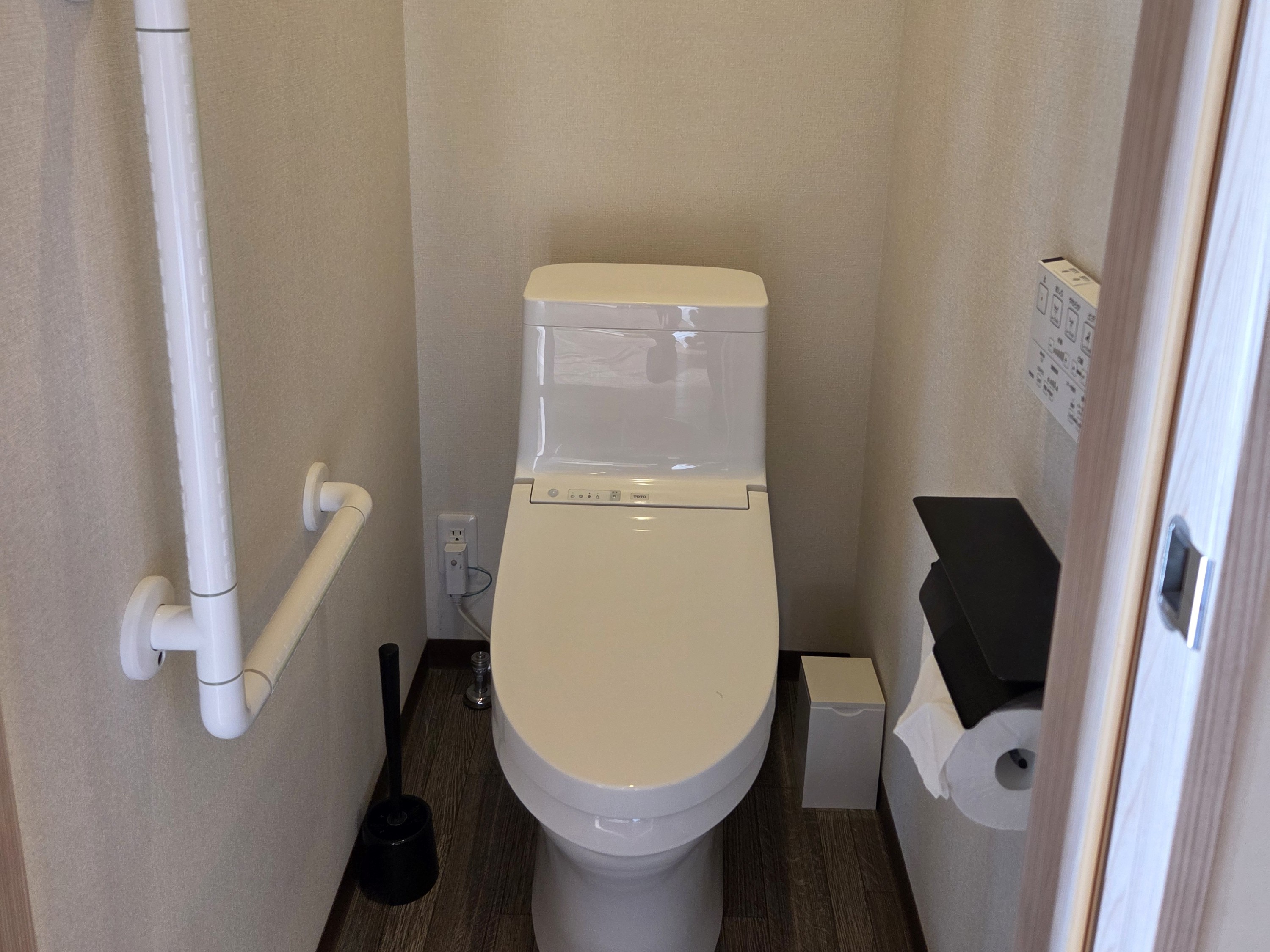 HABITA客室内トイレ手すりのイメージ