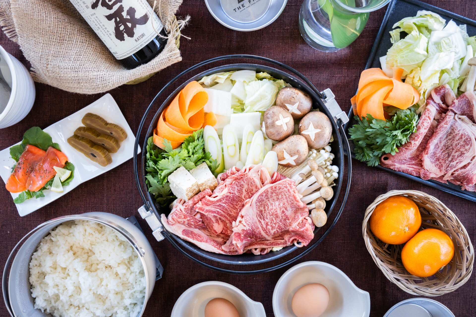 BBQだけじゃない、新しいアウトドアグルメの定番。農園由来のグランピング「すき焼き鍋プラン」