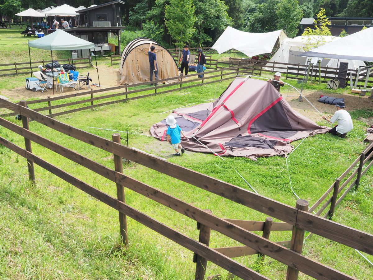 「汗をかく、温泉に入りまくる」夏キャンプの新定番。設営⇒汗をかく⇒滞在中温泉入り放題でさっぱり。撤収⇒汗をかく⇒チェックアウト後温泉120分フリーでさっぱり。「農園のなかのキャンプ場」だからこれが出来ます。