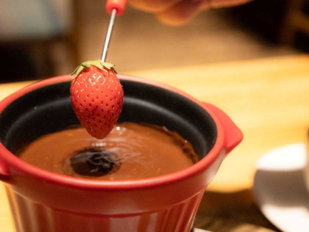 【THE FARM バレンタイン特集】いちご・チョコフォンデュ・温泉・ディナー｜贈りものより、ひとときを。